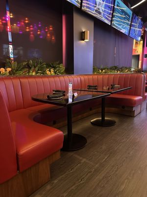 Flanker Kitchen + Sports Bar by null