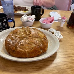 Apple German Pancake! Awesome smells delicious- Tommy's Special - wonderful! Great place!