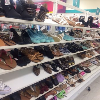 dd's DISCOUNTS - Shoes - Women's Clothing Near Me - San Leandro, California