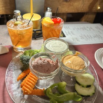 Three Mile House - No salad bar; old school vegetable tray and crackers. - Seafood Near Me - Hazel Green, Wisconsin