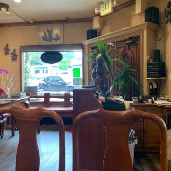 Min's Kitchen - Inside of the restaurant - Thai Near Me - La Canada Flintridge, California