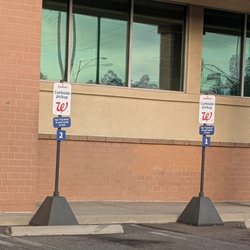 Walgreens - Curbside pickup