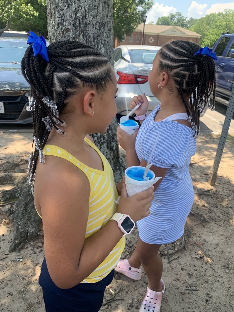 Romie’s Beauty Place Logo