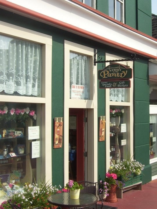 STRAIT TO THE PANTRY Updated September 2024 202 S Huron St