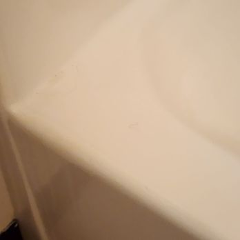 Hibbing Inn & Suites - Hair and pubes in a "clean" tub - Hotels Near Me - Hibbing, Minnesota
