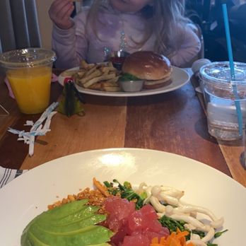 Beatrix - Streeterville - Ahi Tuna Poke Bowl & Kids Cheeseburger - New American Near Me - Chicago, Illinois