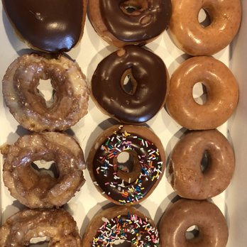 Krispy Kreme - Custard, chocolate glaze, glaze, sour cream, chocolate sprinkles, pumpkin spice - Coffee & Tea Near Me - Vancouver, Washington