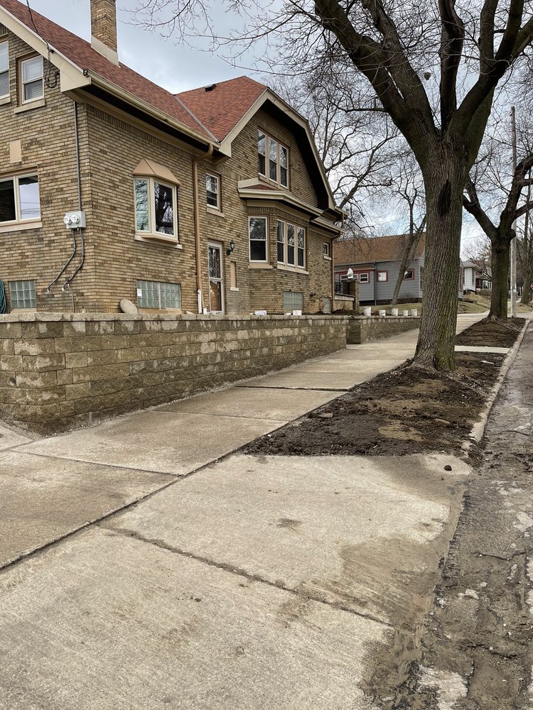 Rodriguez Landscaping - tree service in Milwaukee, WI