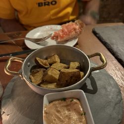 Sensi - Potatoes- tomatoes bread and sirloin tapas