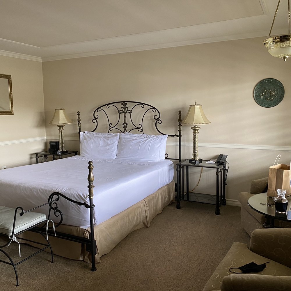 Coachman's Inn - King size room - Hotels Near Me - Carmel, California Coachman's Inn - King size room - Hotels Near Me - Carmel, California