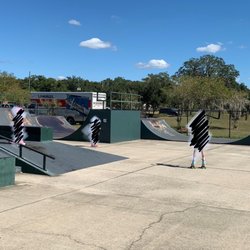 Earl Brown Skatepark - Ramps & rails