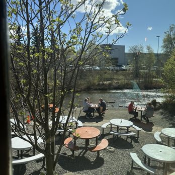 Arctic Roadrunner - Outdoor area - Burgers Near Me - Anchorage, Alaska