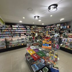 Pirates bay Smoke Shop - Lots of accessories