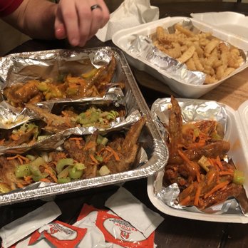 18 Wayz Wingz & Thingz - Honey Gold, garlic Parmesan, lemon pepper, mild, family fry, old school koolade and pink lemonade. - Chicken Wings Near Me - Memphis, Tennessee