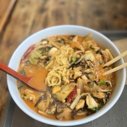 District H - Thick jjampong noodles