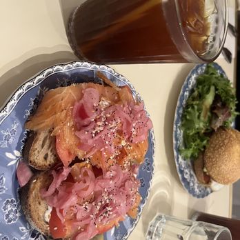 maman - Salmon tartine au saumon - Coffee & Tea Near Me - New York, New York
