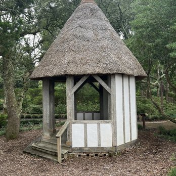 The Elizabethan Gardens - Structure similar to ones likely built around the time the Lost Colony was founded. - Botanical Gardens Near Me - Manteo, North Carolina The Elizabethan Gardens - Structure similar to ones likely built around the time the Lost Colony was founded. - Botanical Gardens Near Me - Manteo, North Carolina