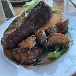 Lenny's - 12 oz NY Strip Special w/parmesan garlic potatoes and broccoli