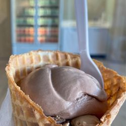 Gelati Celesti - 2 scoop waffle cone: top -Nutella, bottom mud pie