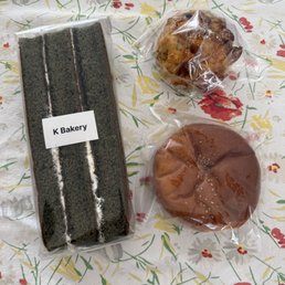Mugwort castella, red bean bread, and raisin scone Mugwort castella, red bean bread, and raisin scone