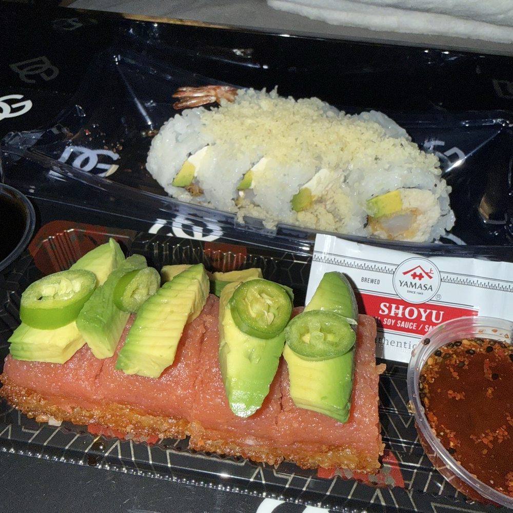 Yanagi Kitchen Long Beach - Spicy Tuna on Crispy Rice Philly Crunch Roll - Sushi Bars Near Me - Long Beach, California Yanagi Kitchen Long Beach - Spicy Tuna on Crispy Rice Philly Crunch Roll - Sushi Bars Near Me - Long Beach, California