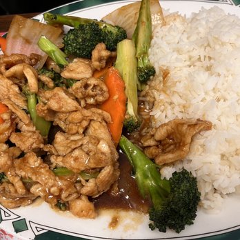 Fortune Cookie Chinese Restaurant - Chicken and broccoli - Chinese Near Me - Exeter, California