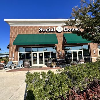Social House Kitchen & Tap - Outside - New American Near Me - South Riding, Virginia