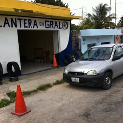 Llantera Sner - Justo frente al parque de la Colonia Melitón Salazar.