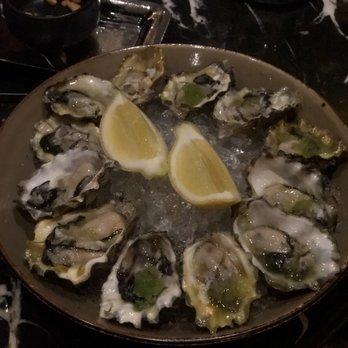 1927 Lounge - Poorly shucked but super delicious Fanny Bay oysters - Lounges Near Me - Vancouver, British Columbia