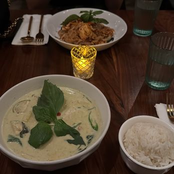 Mitr Thai - Green Curry (GF) and Druken noodles - Thai Near Me - New York, New York