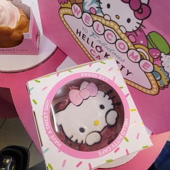Hello Kitty Cafe - Hello Kitty Cupcake - Desserts Near Me - Las Vegas, Nevada