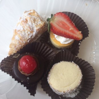 Las Chicas Bakery & Cafe - Desserts Near Me - North Bergen, New Jersey Las Chicas Bakery & Cafe - Desserts Near Me - North Bergen, New Jersey