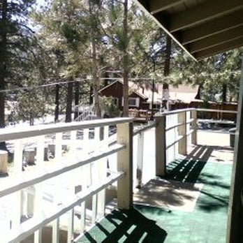 Mountain View Cabins - The porch. - Hotels Near Me - Wrightwood, California