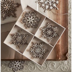 Outdoor Living Shop - Snowflake ornaments - wooden in gift box