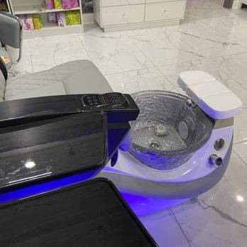 Famous Nails - Large pedicure bowl - Nail Salons Near Me - Overland Park, Kansas Famous Nails - Large pedicure bowl - Nail Salons Near Me - Overland Park, Kansas