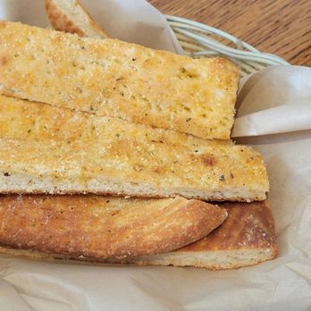 Palazzo's - two pieces of bread in a basket - Pizza Near Me - Houston, Texas