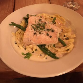 Cook Au Vin - Salmon, green beans, fettuccine - French Near Me - Chicago, Illinois Cook Au Vin - Salmon, green beans, fettuccine - French Near Me - Chicago, Illinois