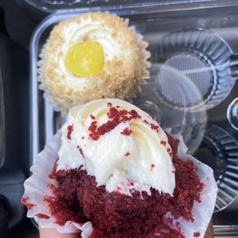 Dollycakes & Supplies  - Red velvet and lemon cheesecake cupcakes - Cupcakes Near Me - Salinas, California