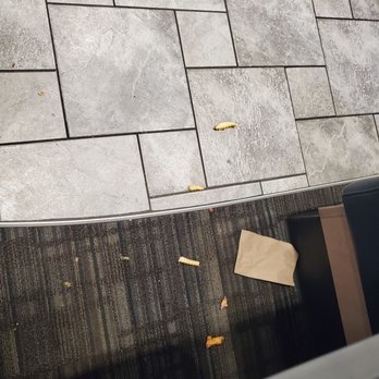 Culver's - Food all over floor by booth...also in other parts of restaurant. - Ice Cream & Frozen Yogurt Near Me - Prairie du Chien, Wisconsin