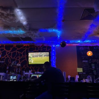 Riptidez Kava Bar Delray - Baby sitting at the bar watching ma rachel - Tea Rooms Near Me - Delray Beach, Florida