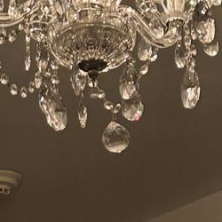 Sotano Food & Wine - Chandelier on the ceiling.