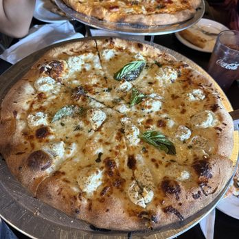 Gustavo's - Pizza Near Me - Dahlonega, Georgia