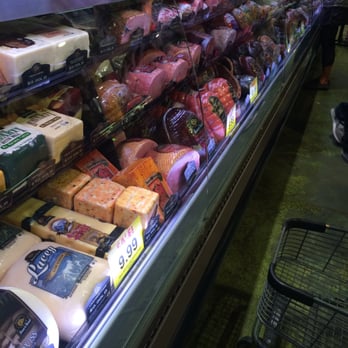 Schnucks Des Peres - Deli counter plentiful stocked. - Grocery Near Me - St. Louis, Missouri Schnucks Des Peres - Deli counter plentiful stocked. - Grocery Near Me - St. Louis, Missouri
