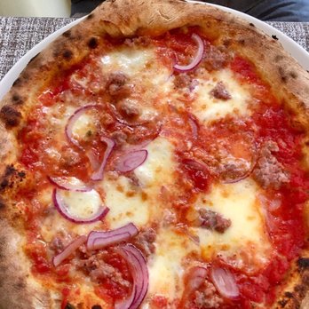 La Bussola - Sausage and onion pizza - Pizza Near Me - Florence, FI La Bussola - Sausage and onion pizza - Pizza Near Me - Florence, FI