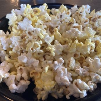 WINGERS Restaurant - Fresh popcorn served right after I was seated!  Yum! - American Near Me - Ontario, Oregon