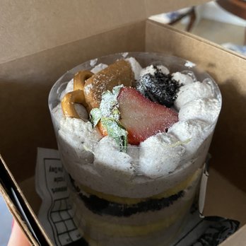 Motto Tea Cafe - Mini Oreo Sea Salt Soufflé Cake - Desserts Near Me - Pasadena, California