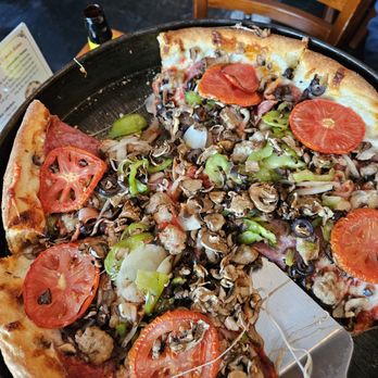 Old Chicago Pizza - This pizza is good. - Pizza Near Me - Petaluma, California