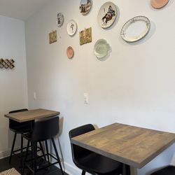Vivian's - Indoor seating