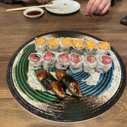 Spicy Crunchy Scallop Roll, Toro Scallion Roll, Eel Sushi Spicy Crunchy Scallop Roll, Toro Scallion Roll, Eel Sushi