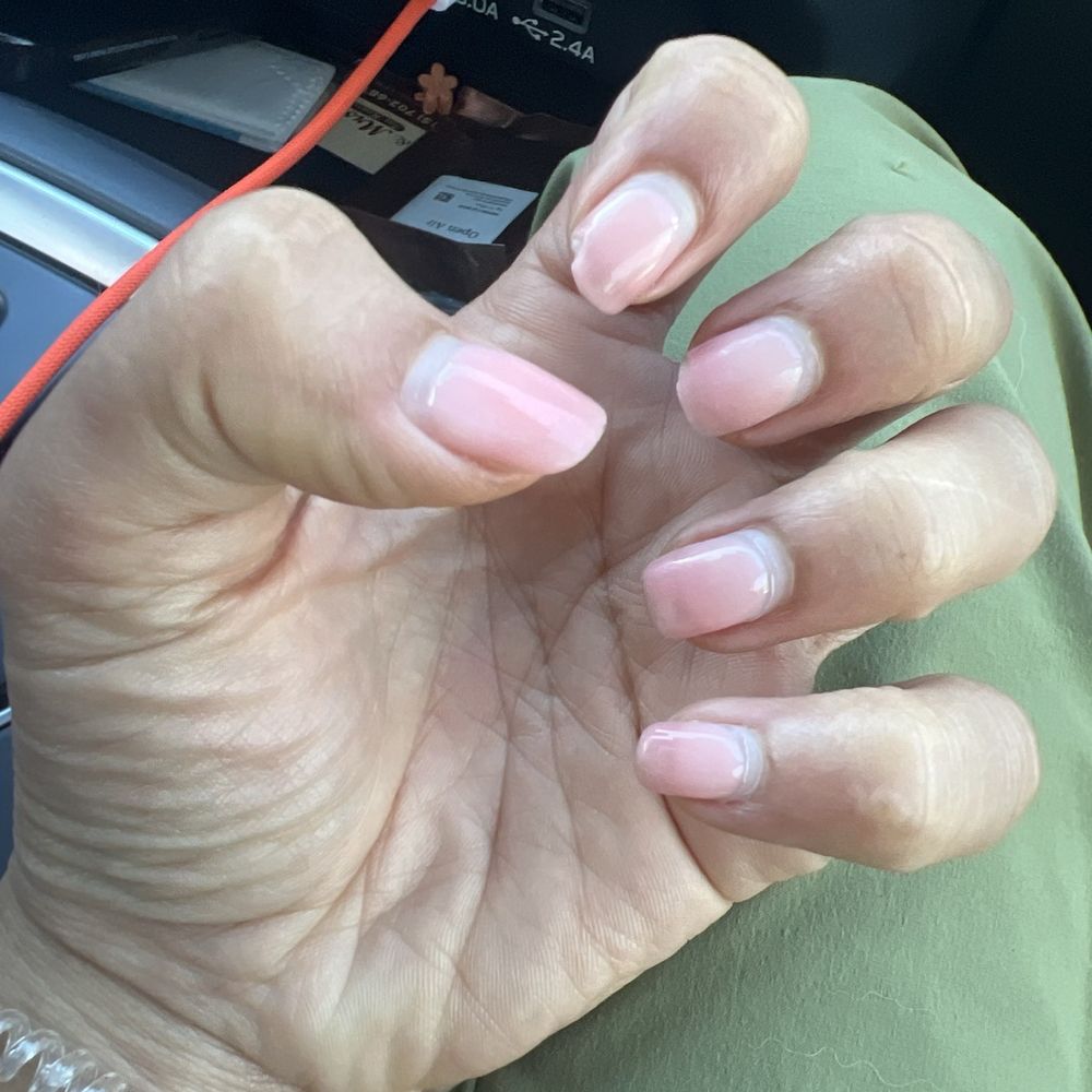 This is my nail before I went to this salon. The difference in quality is huge, and that's why I'm so disappointed